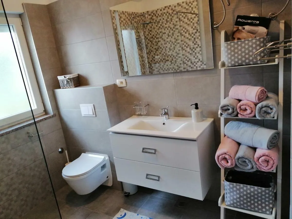 Holiday home Villa Veronika Vinkuran