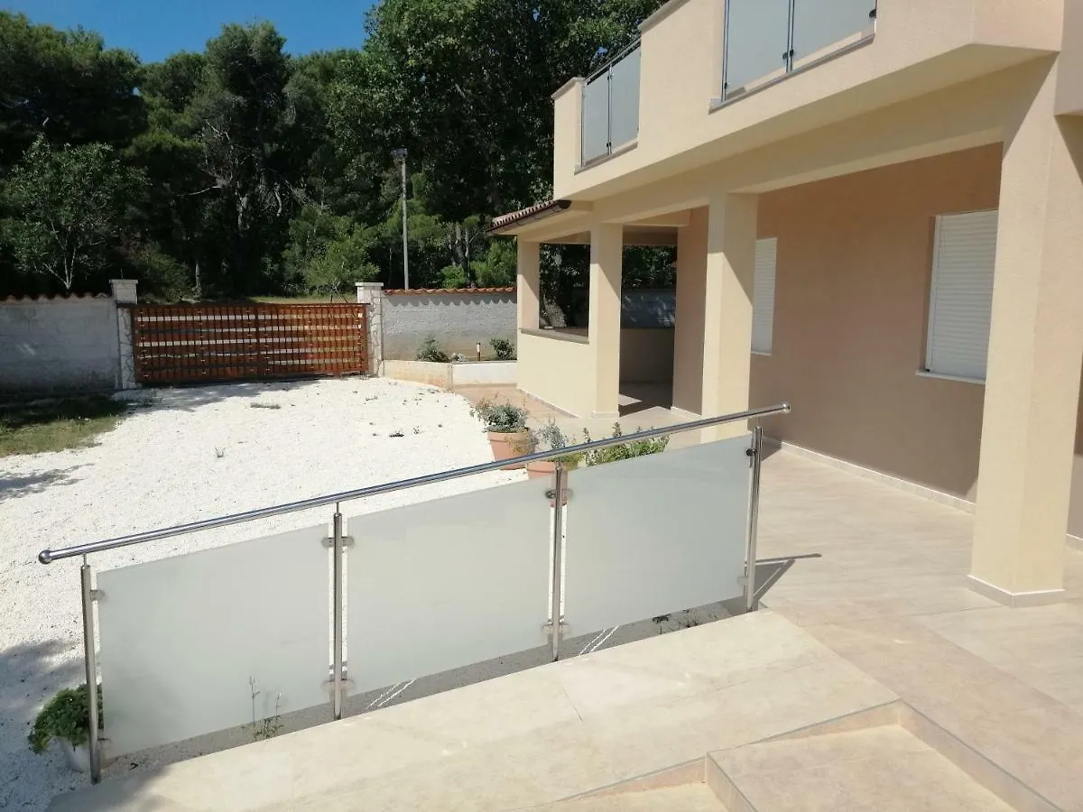 Villa Veronika Vinkuran 0*,  Croatia